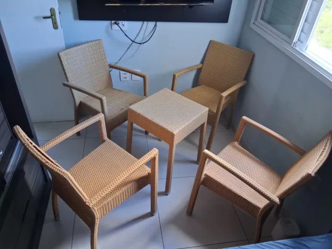 Jogo de mesa e cadeira para área externa