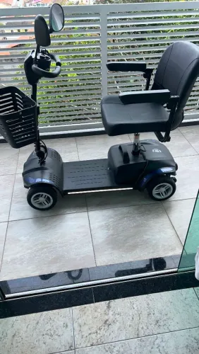VENDE -SE SCOOTER ELÉTRICA IDOSOS DOBRAVEL 4 RODAS DA DELLAMED.