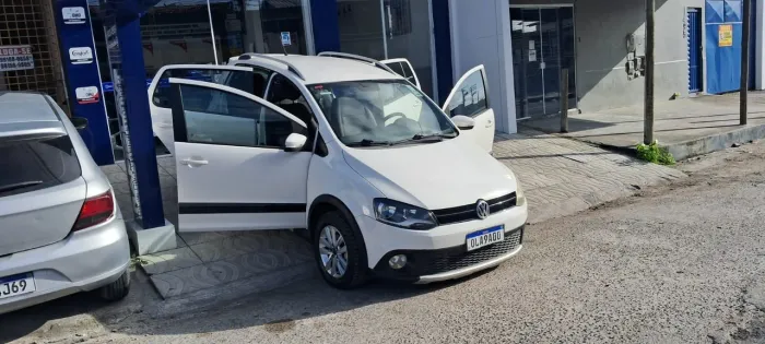 Volkswagen Crossfox 1.6 MI Total Flex 8V 5P 2013