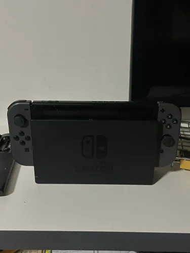 Nintendo Switch V2 Desbloqueado + 2 controles