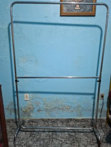 Vendo arara grande para roupas
