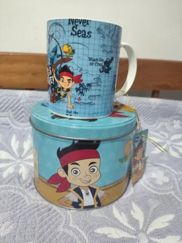 Caneca de porcelana nova na lata Jake e os Piratas