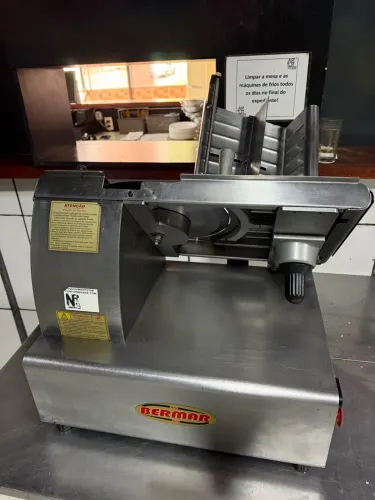 MÁQUINA DE FRIOS AUTOMÁTICA BERMAR 