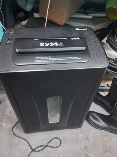 Maquina de picotar papel semi nova