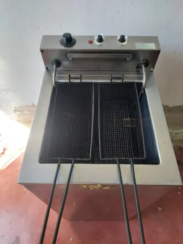 Fritadeira inox profissional agua e oleo 30 litros, eletrica 8000w 200v usada excelente 