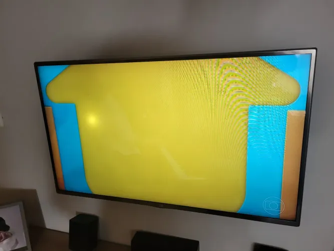 TV LG 39" 3D + Controle Smart Magic (Com Defeito na Imagem)