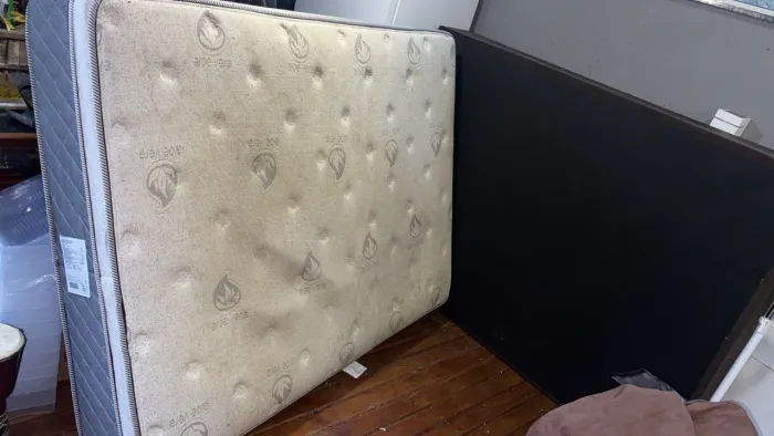 Cama casal usada