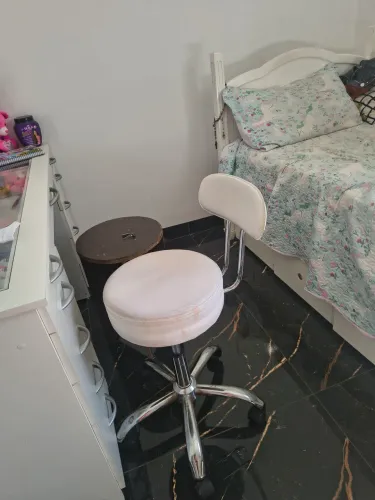 cadeira mocho giratória com encosto usadas