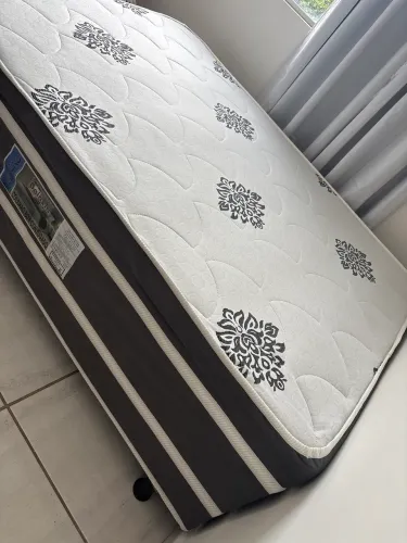 Vendo cama box de casal usada 1vez