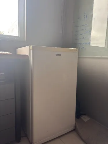 Mini freezer compacto