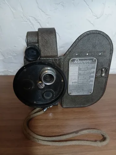Máquina de filmar Revere Eight model 99