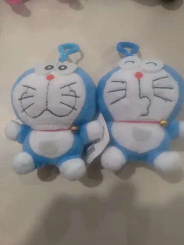 Bichinho de pelúcia chaveiro doraemon