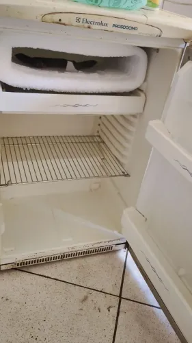 Frigobar eletrolux prosdocimo 
