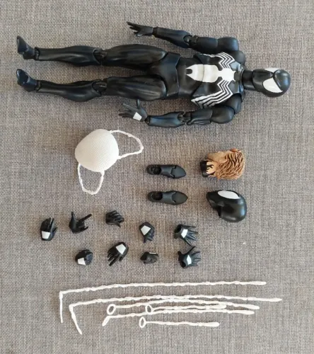 Action Figure MAFEX CT Toys - Homem Aranha Simbionte Traje Preto