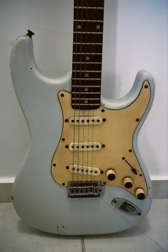 Guitarra Condor branca