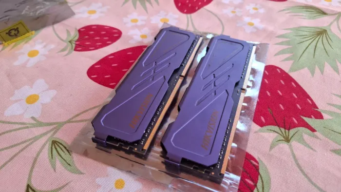 Memória RAM DDR4 16 GB (2x8 GB) 3200 Mhz CL16 - Hikvision - DESKTOP