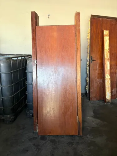 5 PORTAS DE MADEIRA USADA