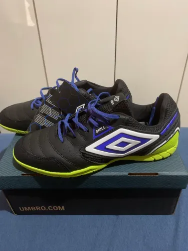 Chuteira de futsal 42