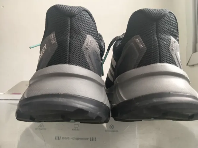 Tênis ADIDAS TERREX - Apropriado para trilhas