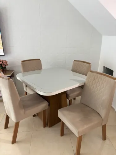 Mesa de jantar quadrada