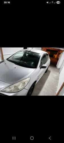 Peugeot 207 XR 1.4 Flex 8V 3P 2011