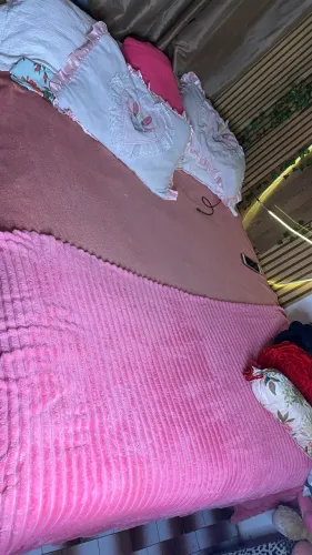 Cama queen em ótimo estado!!