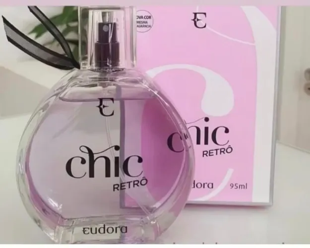 Perfume chic retrô lacrado