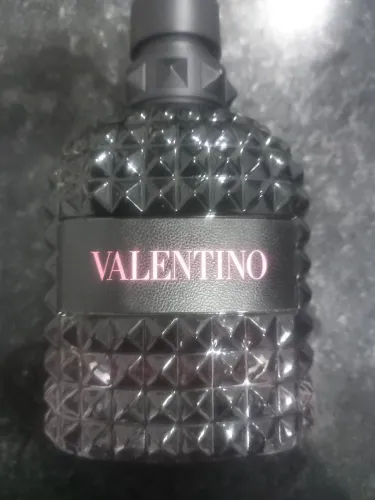 Valentino born in Roma intense origina.usado 100 ml com cerca de 50 ml