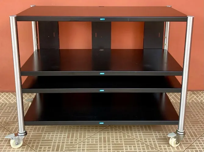 Rack Airon com prateleiras ajustáveis