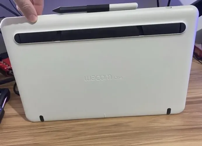 Mesa Digitalizadora Wacom One 13 (DTC133) - Completa e em Perfeito Estado