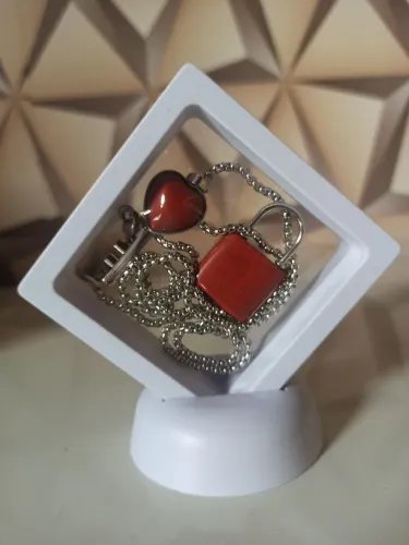 Pingente Cadeado e Chave com Jaspe Vermelho | Amuleto de Proteção e Força