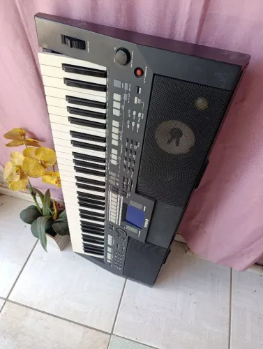 Super teclado Yamaha PSR S550 já pega pendrive