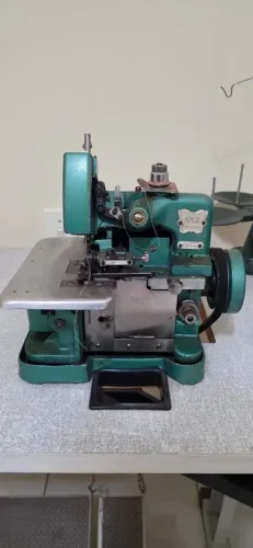 Maquina costura Overlock chinesinha 220v
