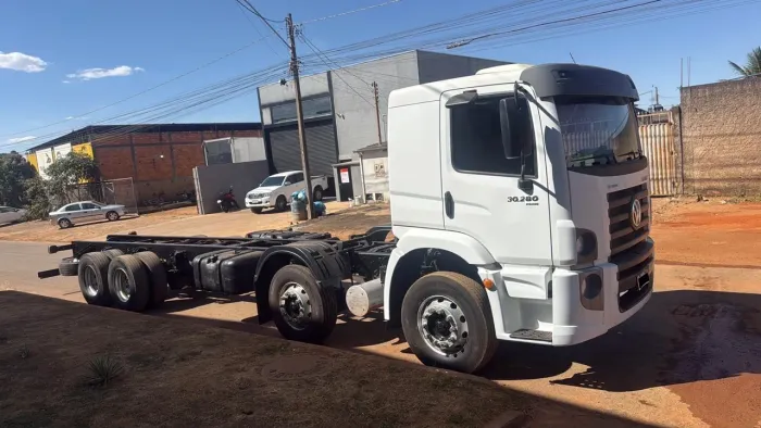 VOLKSWAGEN CONSTELLATION 30.280 CRM 8x2 21/22