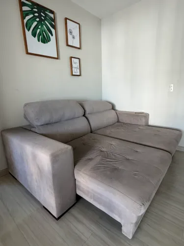 Sofá retrátil , cinza claro