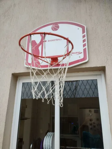 Tabela de basquete juvenil para área externa com bola