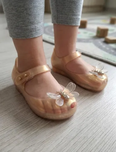 Sandália infantil Mini Melissa dourada com borboleta tamanho 22 impecável