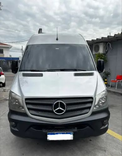 Mercedes-Benz Sprinter teto alto 15 lugares