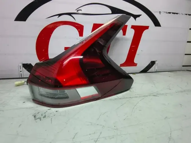 Lanterna Traseira Direita Mitsubishi Eclipse Cross 2023 2025 Direito/passageiro Vermelho