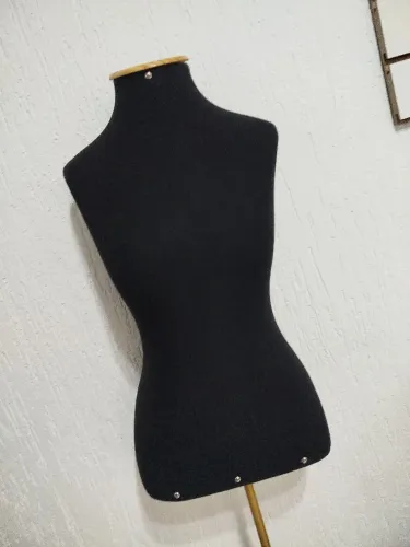 Manequim busto feminino com pedestal