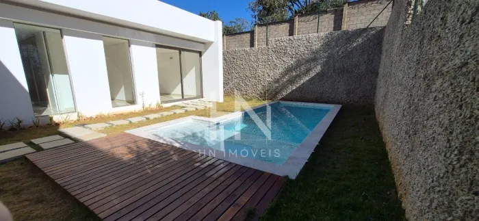 Casa Térrea de Alto Padrão 4 quartos, 1 suíte e 2 semi-suítes | Condomínio Gran Royalle |
