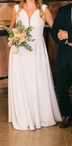vestido de noiva fluido e elegante tamanho 42