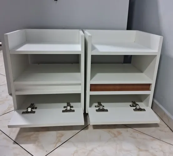 Mesa de cabeceira/criado mudo em MDF! 