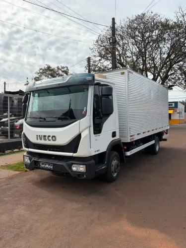 Iveco Tector 9-190 ano 2022 Baú seco