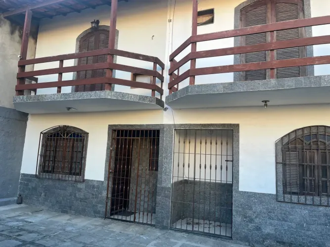 CAC2/098 - Jardim Caiçara - Cabo Frio - RJ - sala, dois quartos, uma vaga de garagem. Mobi