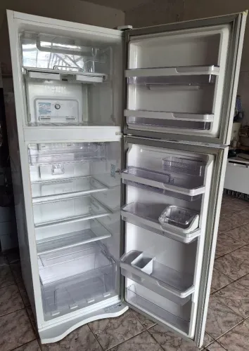 VENDO GELADEIRAS FUNCIONANDO PERFEITAMENTE COM GARANTIA DE  3 MESES 