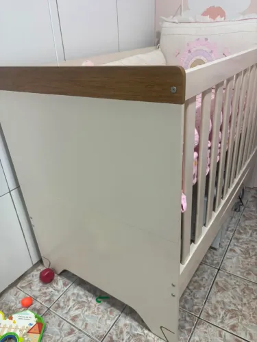 Vende-se berço