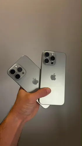 iPhone 15 pro Max silver