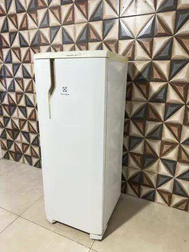 Vendo Geladeira Electrolux Defrost Completa