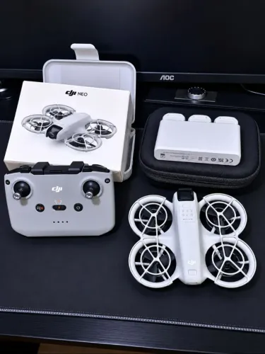 DJI Neo Fly More Combo Completo - Controle +3 baterias <br><br>3 Baterias | Novo